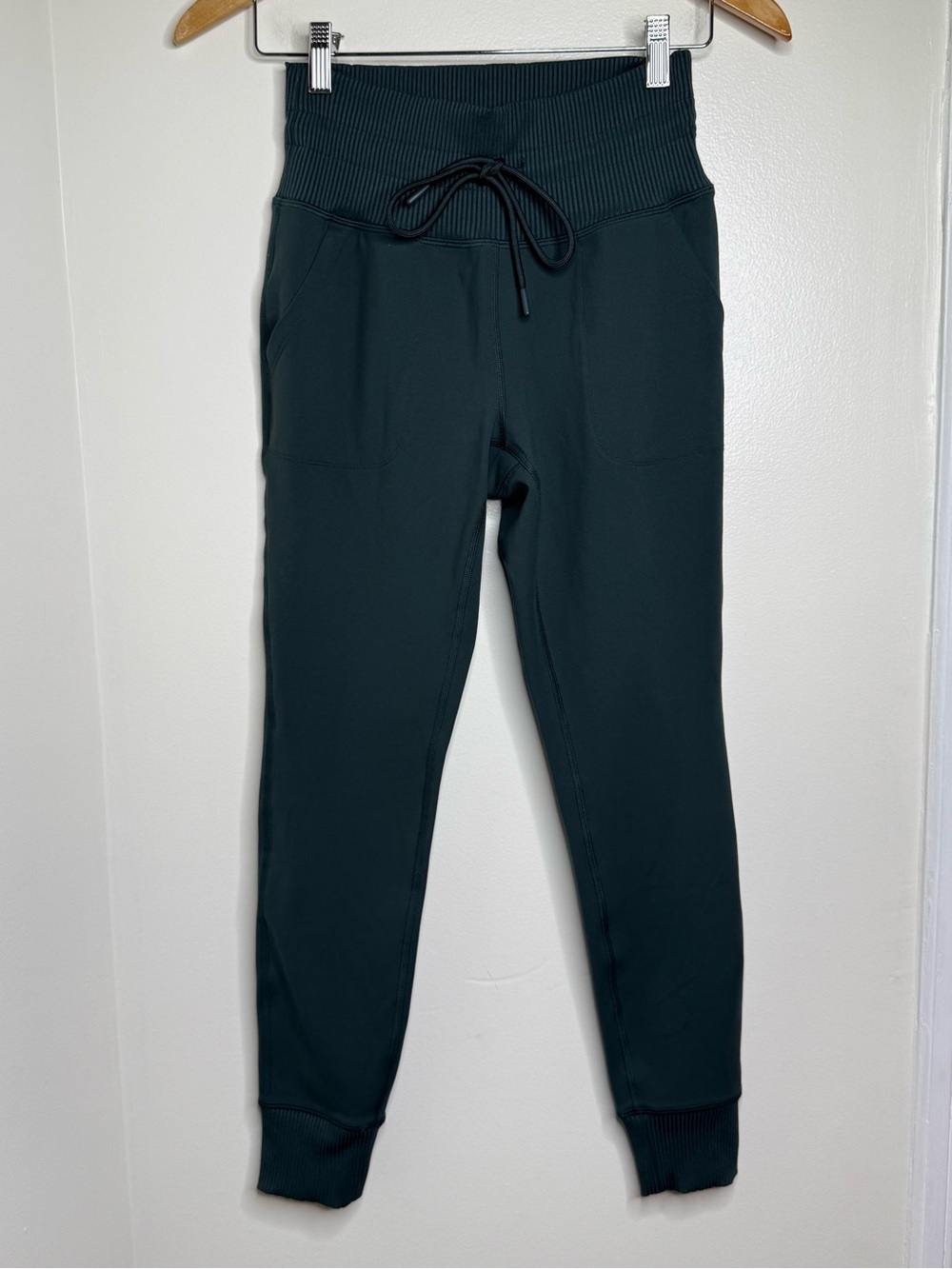 Avalanche Jogger Pants Women’s Size Medium Fitted Style Greenish Soft 25” Inseam